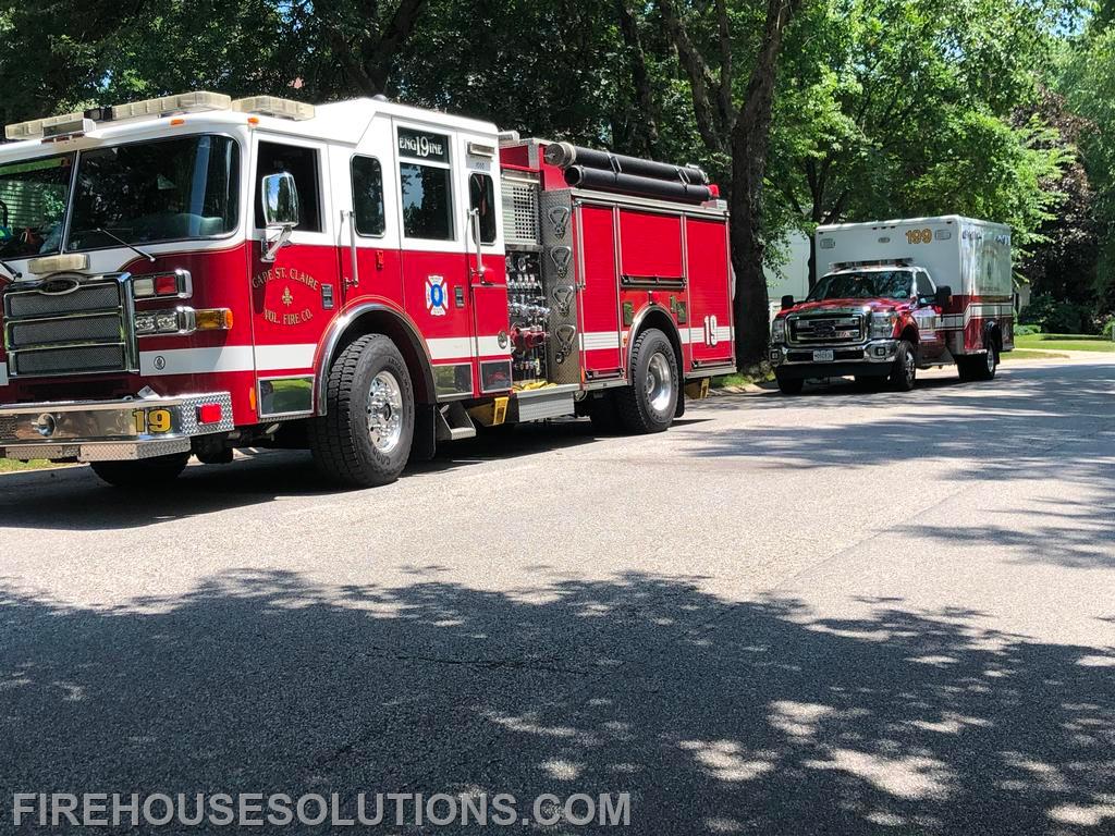 E191 and A199 visiting a snowball stand in Bay Hills on a hot summer day (July 2022)